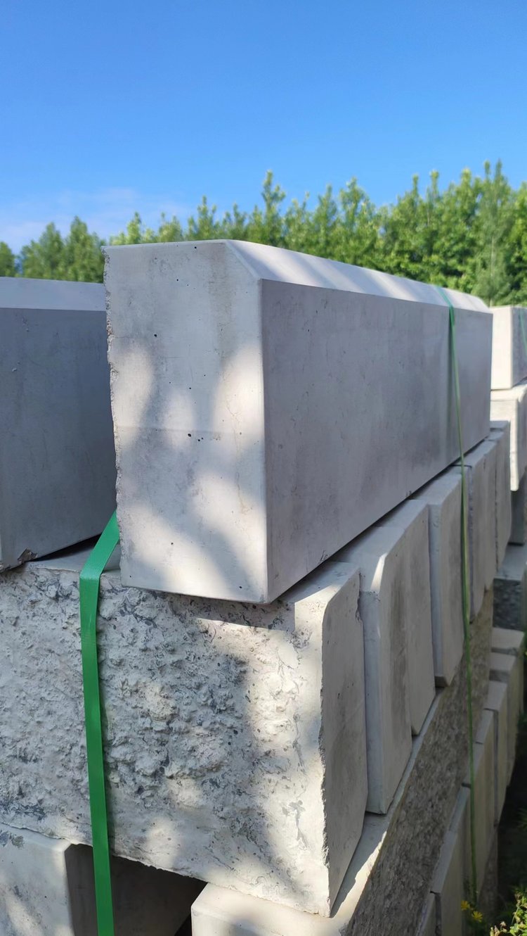 威海荣成混凝土路缘石与倒角水泥路边石 沙石子建筑材料加工的艺术